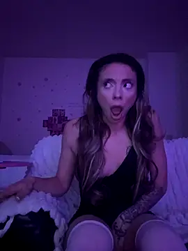 greedybratt online show from November 2025 08:02:02 AM