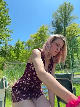 DanaeJustine online show from May 2026 05:42:02 PM