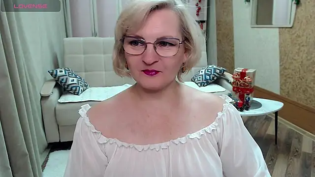 BlondeBrilliant7 online show from December 2024 05:31:01 PM