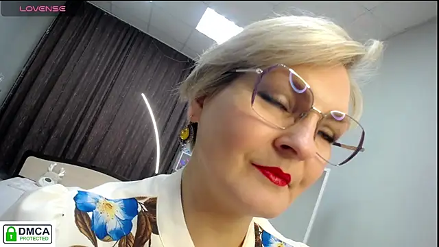 BlondeBrilliant7 online show from December 2025 06:43:01 AM