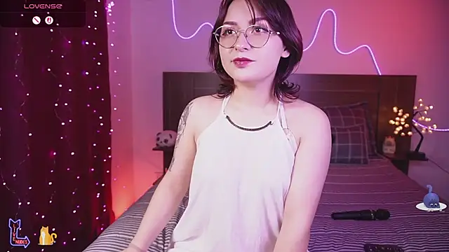 Snapshot of Ahri_howl_sweet chatting on May 2026 08:58:01 PM Ahri howl sweet online show from May 2026 08:58:01 PM