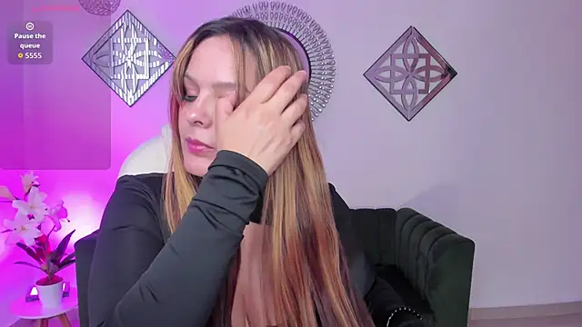 Aida adams online show from November 2025 12:16:01 PM