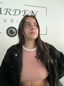 hannacruzsj online show from December 2024 09:17:01 PM