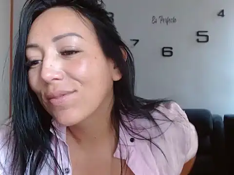 Laura martin  online show from January 2025 01:52:01 PM
