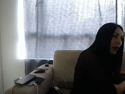 Laura martin  online show from November 2025 04:08:02 PM