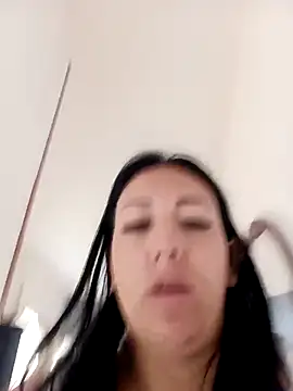 Laura martin  online show from April 2026 01:18:01 PM