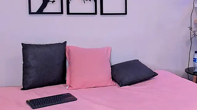 scarlett johs online show from October 2025 09:56:02 AM