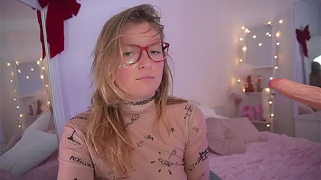 Ameliasweety69 online show from March 2025 12:12:02 PM