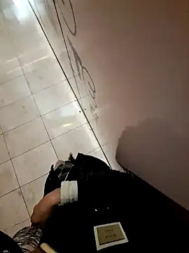 Snapshot of SexyErola27 chatting on January 2025 05:10:01 PM SexyErola27 online show from January 2025 05:10:01 PM