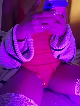 Snapshot of SexyErola27 chatting on October 2025 10:14:01 AM SexyErola27 online show from October 2025 10:14:01 AM