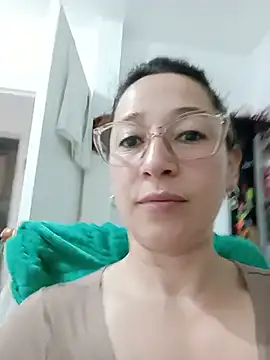 emilypoppy3 online show from July 2026 07:13:01 PM