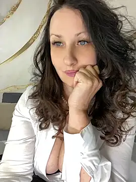 Snapshot of Katie-n chatting on August 2026 04:48:01 AM Katie-n online show from August 2026 04:48:01 AM