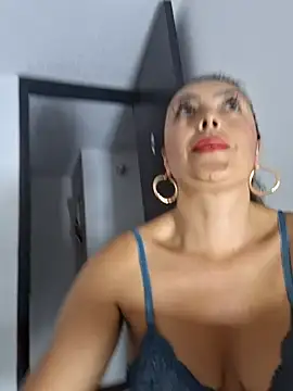 lauramcdowell1 online show from December 2024 12:30:02 AM