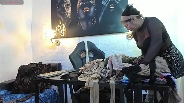 miss lucero1 online show from October 2025 01:05:02 AM