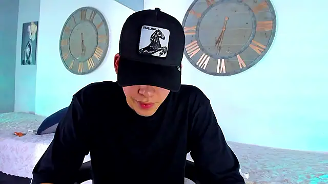 Mike 0233  online show from December 2024 03:30:01 AM