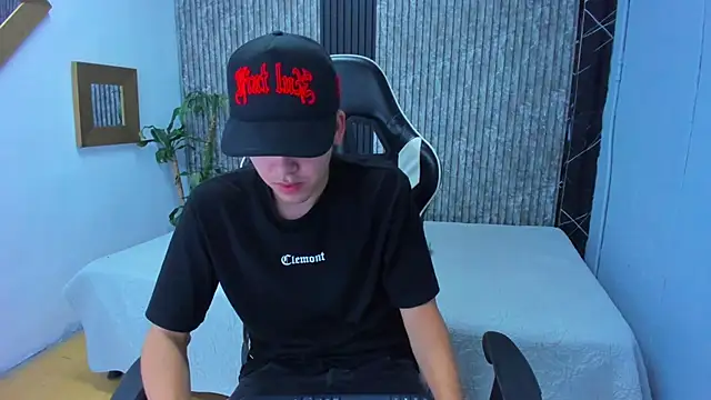 Mike 0233  online show from November 2025 04:36:01 AM