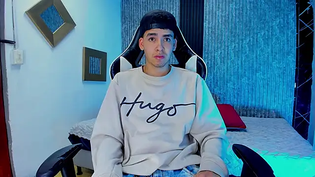 Mike 0233  online show from December 2025 05:05:01 AM