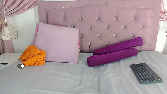 SexyJuliii21 online show from December 2024 03:33:02 AM