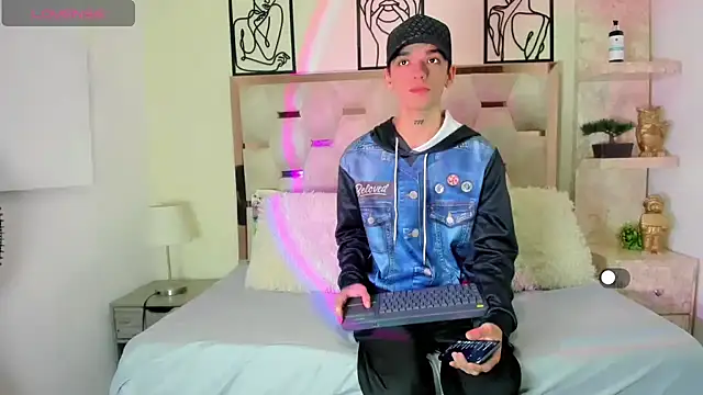 SexyJuliii21 online show from September 2025 09:09:02 PM