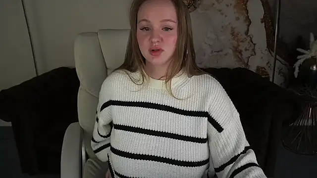 LylaYeess online show from December 2024 07:25:02 PM