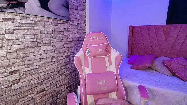 Snapshot of RachelStein chatting on October 2025 08:13:01 AM RachelStein online show from October 2025 08:13:01 AM