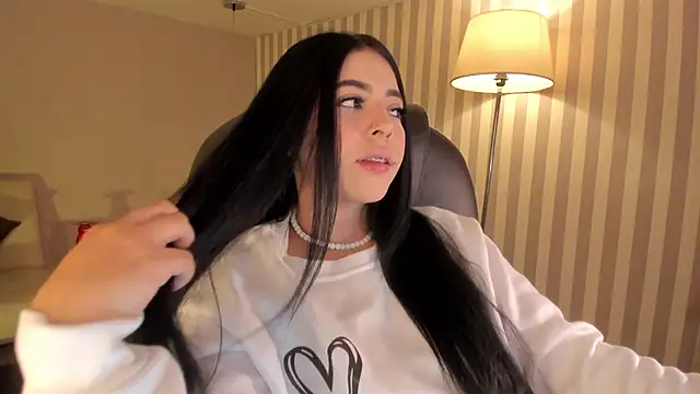 Maaiitee online show from November 2025 01:44:02 PM