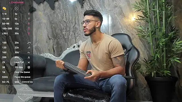 Liam Kleiin online show from December 2024 11:18:01 AM