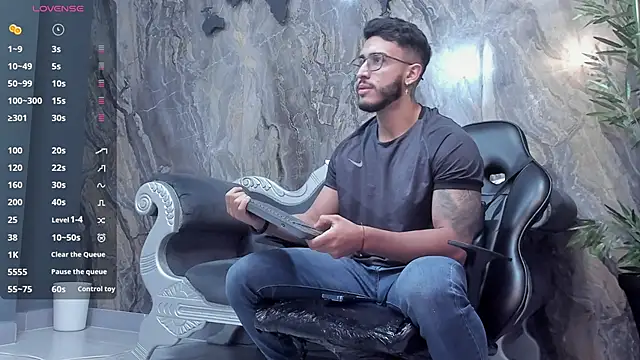 Liam Kleiin online show from December 2024 11:32:01 AM