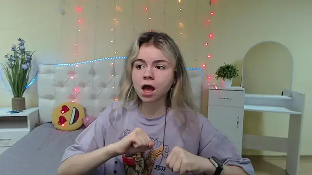 TinaRedly online show from January 2025 01:27:01 AM