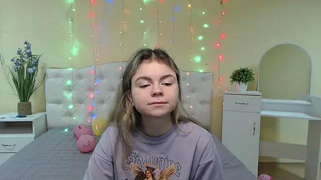 TinaRedly online show from January 2025 01:02:02 PM