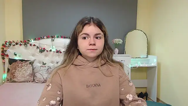 TinaRedly online show from March 2026 06:44:01 PM