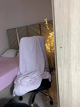 kellya  online show from April 2026 10:19:02 PM