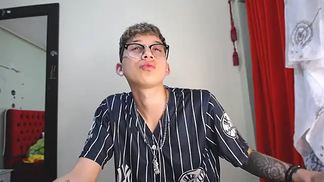  Thomas hot  online show from December 2024 10:22:01 PM
