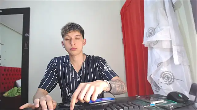  Thomas hot  online show from December 2024 04:57:01 PM
