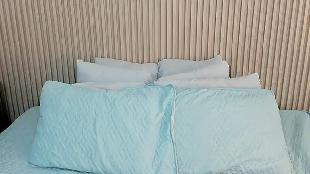 charlottebrowns  online show from October 2025 12:17:02 PM