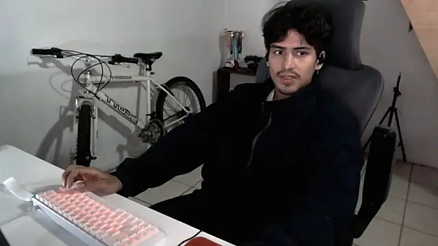 Snapshot of Thieves9 chatting on October 2025 03:09:01 PM Thieves9 online show from October 2025 03:09:01 PM