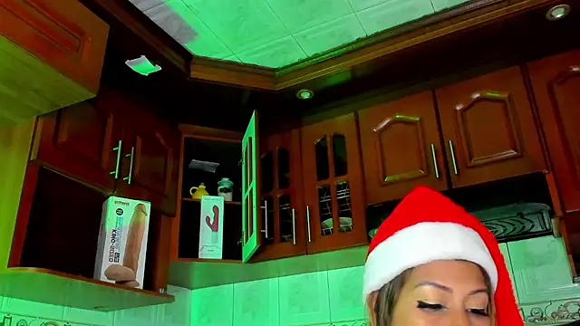 Snapshot of LaureenHills chatting on December 2024 03:25:02 AM LaureenHills online show from December 2024 03:25:02 AM