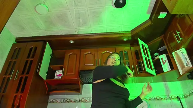 Snapshot of LaureenHills chatting on February 2025 03:08:01 AM LaureenHills online show from February 2025 03:08:01 AM