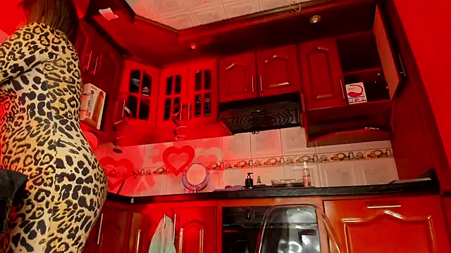 Snapshot of LaureenHills chatting on February 2025 03:20:01 AM LaureenHills online show from February 2025 03:20:01 AM