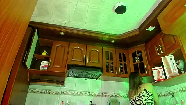 Snapshot of LaureenHills chatting on February 2025 03:17:02 AM LaureenHills online show from February 2025 03:17:02 AM