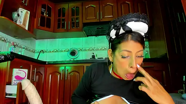 Snapshot of LaureenHills chatting on February 2025 02:59:01 AM LaureenHills online show from February 2025 02:59:01 AM