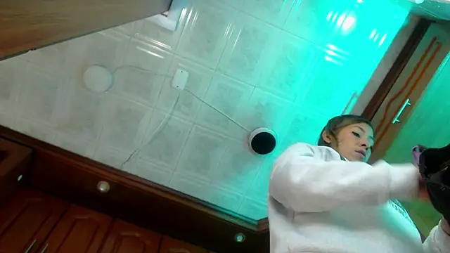 Snapshot of LaureenHills chatting on March 2025 03:13:02 AM LaureenHills online show from March 2025 03:13:02 AM