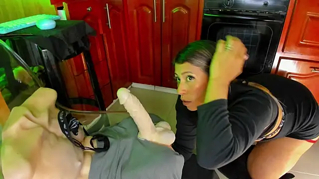 Snapshot of LaureenHills chatting on March 2025 09:45:02 AM LaureenHills online show from March 2025 09:45:02 AM