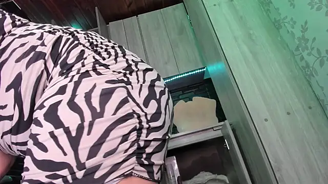 Snapshot of LaureenHills chatting on October 2025 04:26:01 AM LaureenHills online show from October 2025 04:26:01 AM