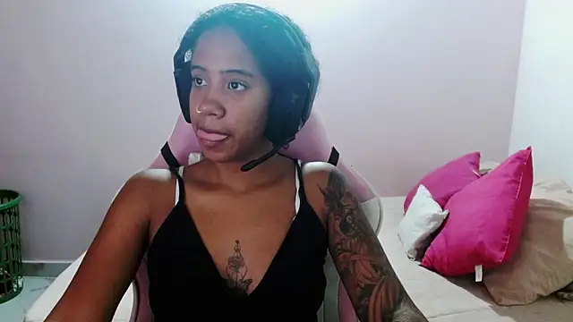 Snapshot of TiffanyRoouse chatting on December 2024 12:38:01 AM TiffanyRoouse online show from December 2024 12:38:01 AM