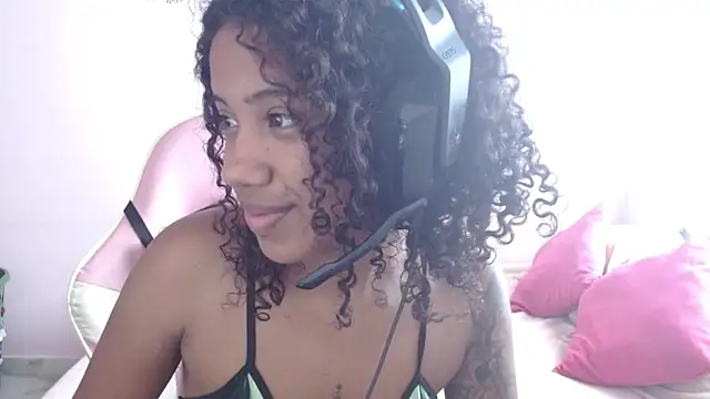 Snapshot of TiffanyRoouse chatting on January 2025 06:27:02 PM TiffanyRoouse online show from January 2025 06:27:02 PM