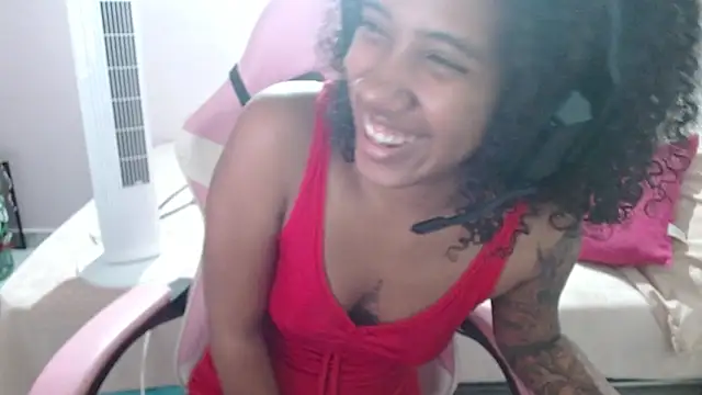 Snapshot of TiffanyRoouse chatting on January 2025 12:37:02 AM TiffanyRoouse online show from January 2025 12:37:02 AM