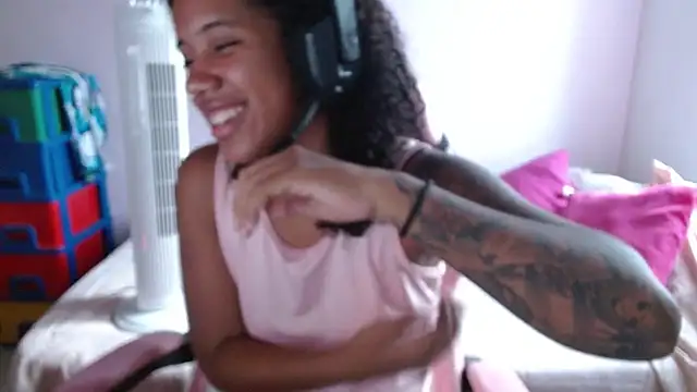 Snapshot of TiffanyRoouse chatting on January 2025 10:39:01 PM TiffanyRoouse online show from January 2025 10:39:01 PM