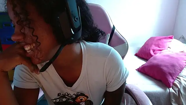 Snapshot of TiffanyRoouse chatting on February 2025 09:25:01 PM TiffanyRoouse online show from February 2025 09:25:01 PM