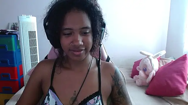 Snapshot of TiffanyRoouse chatting on March 2025 07:04:02 PM TiffanyRoouse online show from March 2025 07:04:02 PM